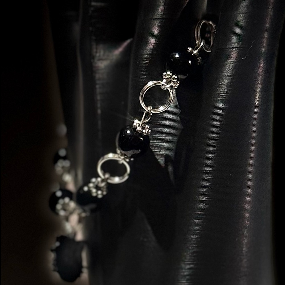 Silver and Black Cat Pendant Bracelet - Picture 4 of 6